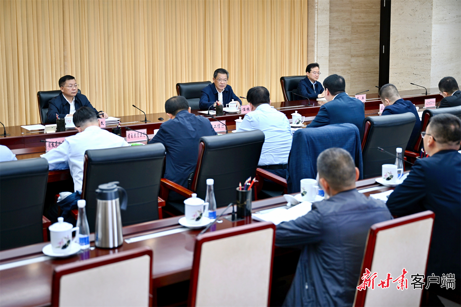 9月24日,省委副书记、省长任振鹤主持召开省长办公会议。新甘肃·甘肃日报记者 盛学卿