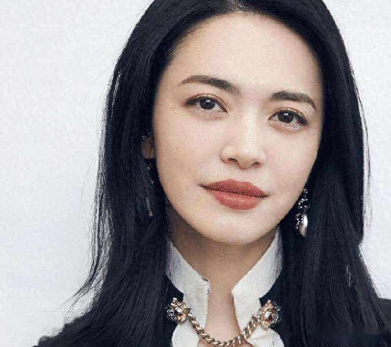 姚晨为崔丽丽发声：一位勇敢无畏的女士！却遭部分人质疑“蹭热度”