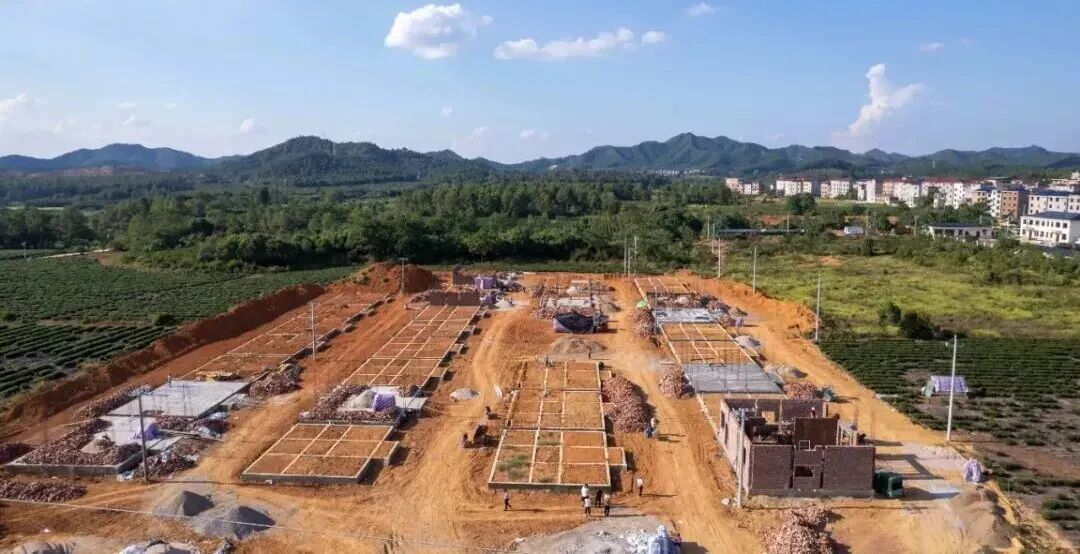 鸬鹚乡大洪山安置点房屋建设现场