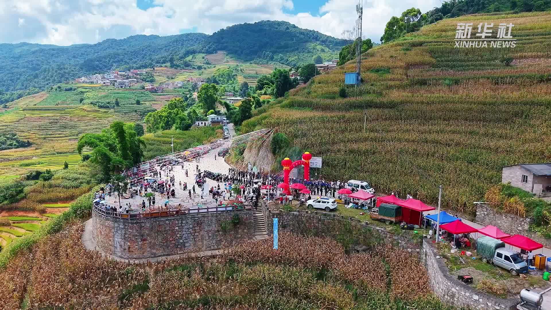 云南元江哈尼族欢庆“喍奢扎”节