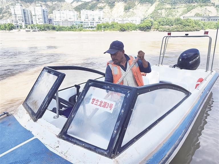 水上义务搜救队员马奴海