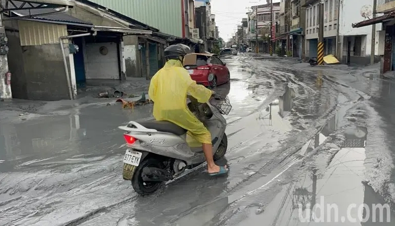 “桦加沙”来袭,台湾花莲光复城区惨况曝光