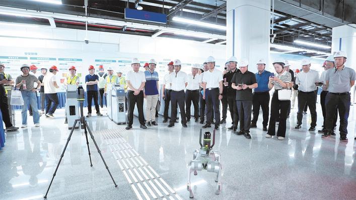 智能机器狗亮相武汉地铁施工