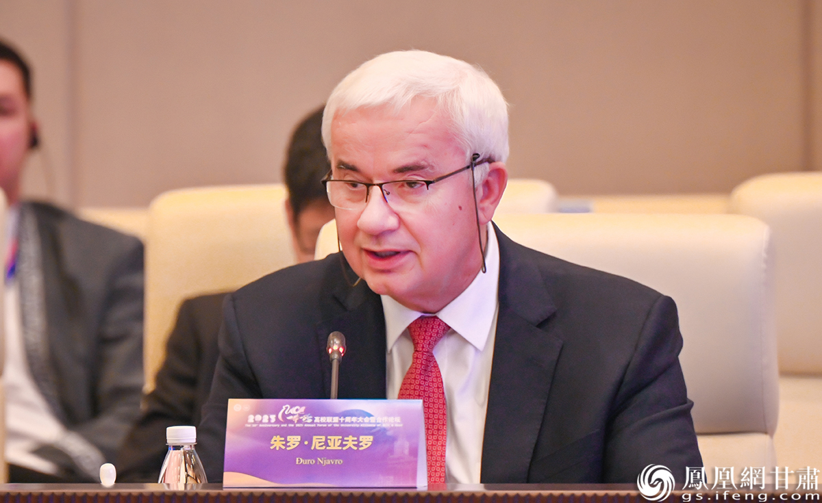 克罗地亚萨格勒布经济管理学院校长朱罗·尼亚夫罗表示，高校搭建起学生跨国创新交流的桥梁。