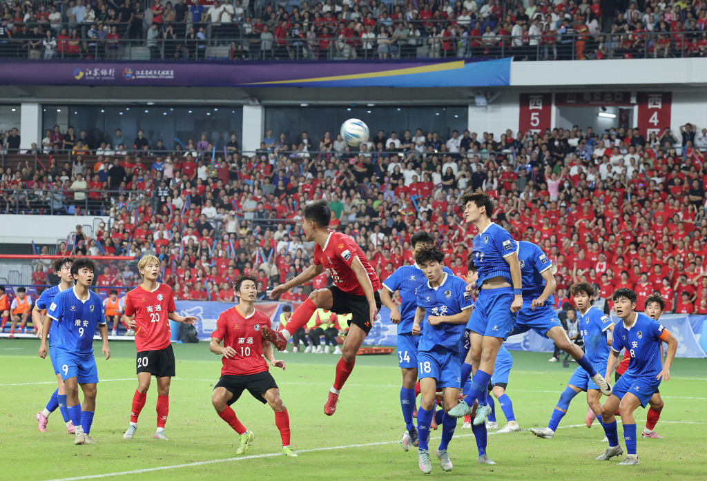 9月20日，江苏南通，2025江苏省城市足球联赛第12轮，南通Vs淮安。视觉中国 图