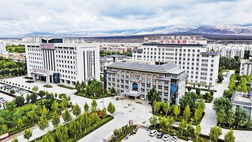 2024年9月拍摄的二师铁门关市人民医院。张 昊摄