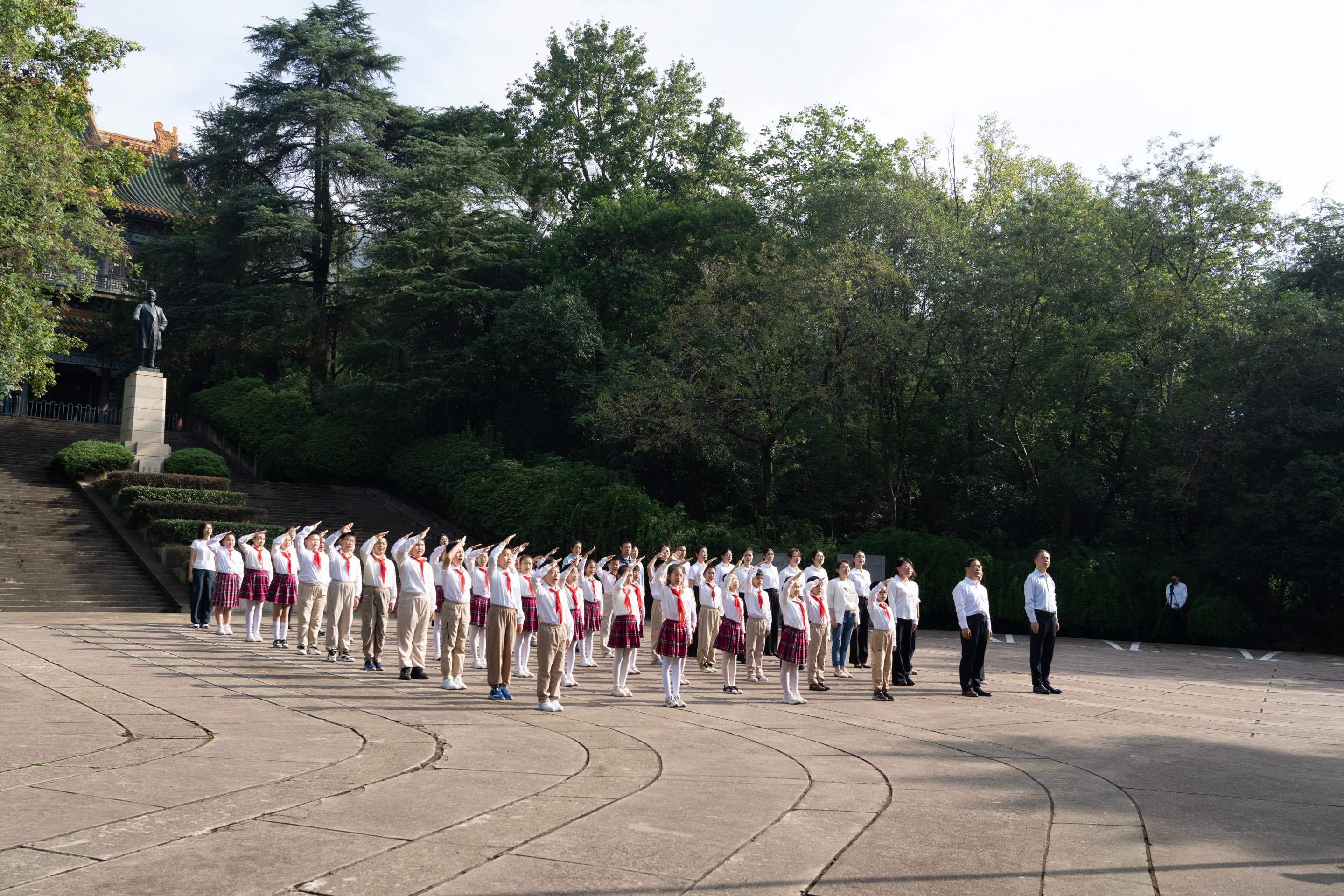 中山陵升旗点。贲放 摄