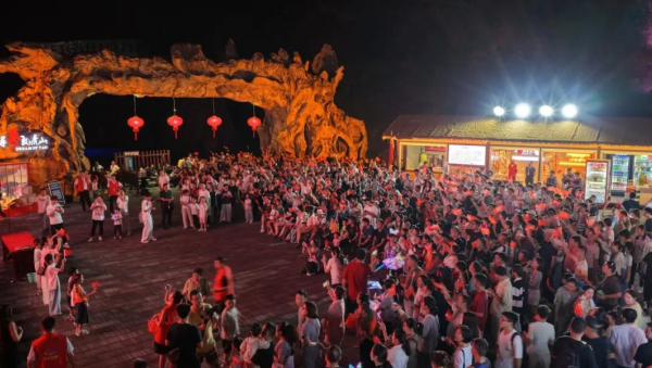 鹰潭“夜经济”点亮假期 特色业态激发消费新活力