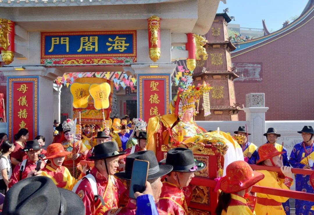 莆田市平海镇石狮宫妈祖巡安布福活动盛大举行
