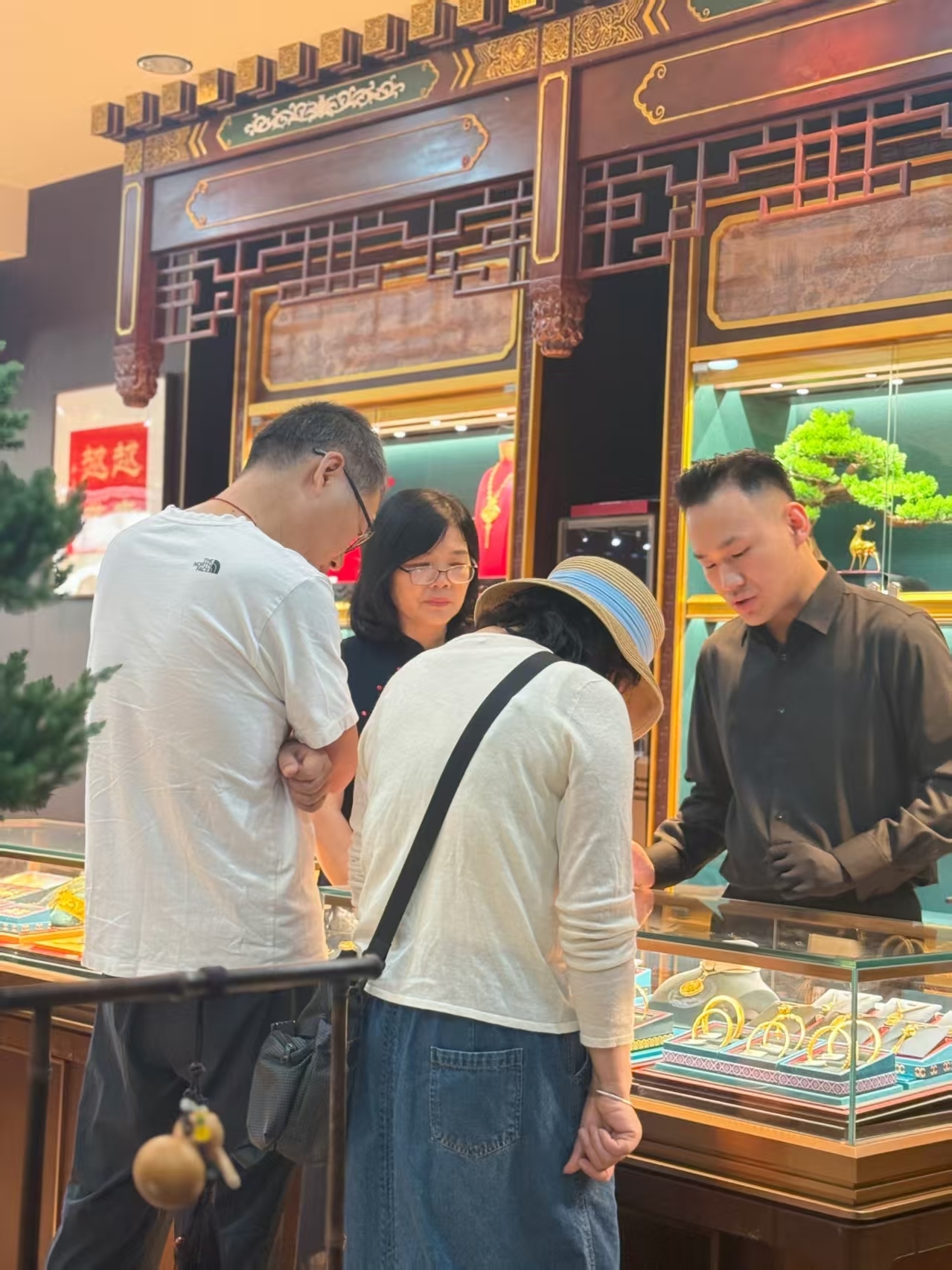 拂柳岸金铺国庆盛大启幕———古法金工艺引领国潮黄金新风尚