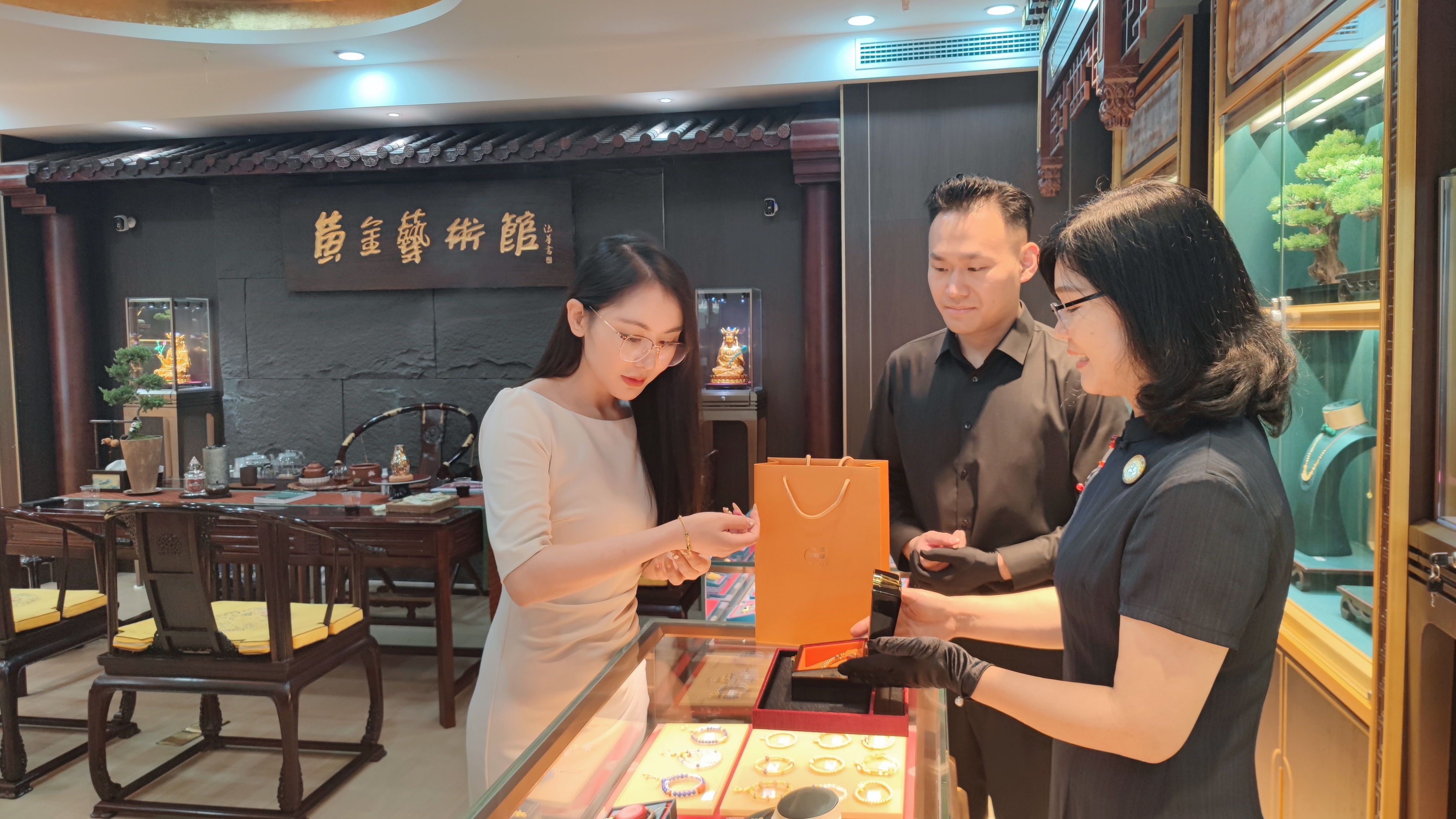 拂柳岸金铺国庆盛大启幕———古法金工艺引领国潮黄金新风尚