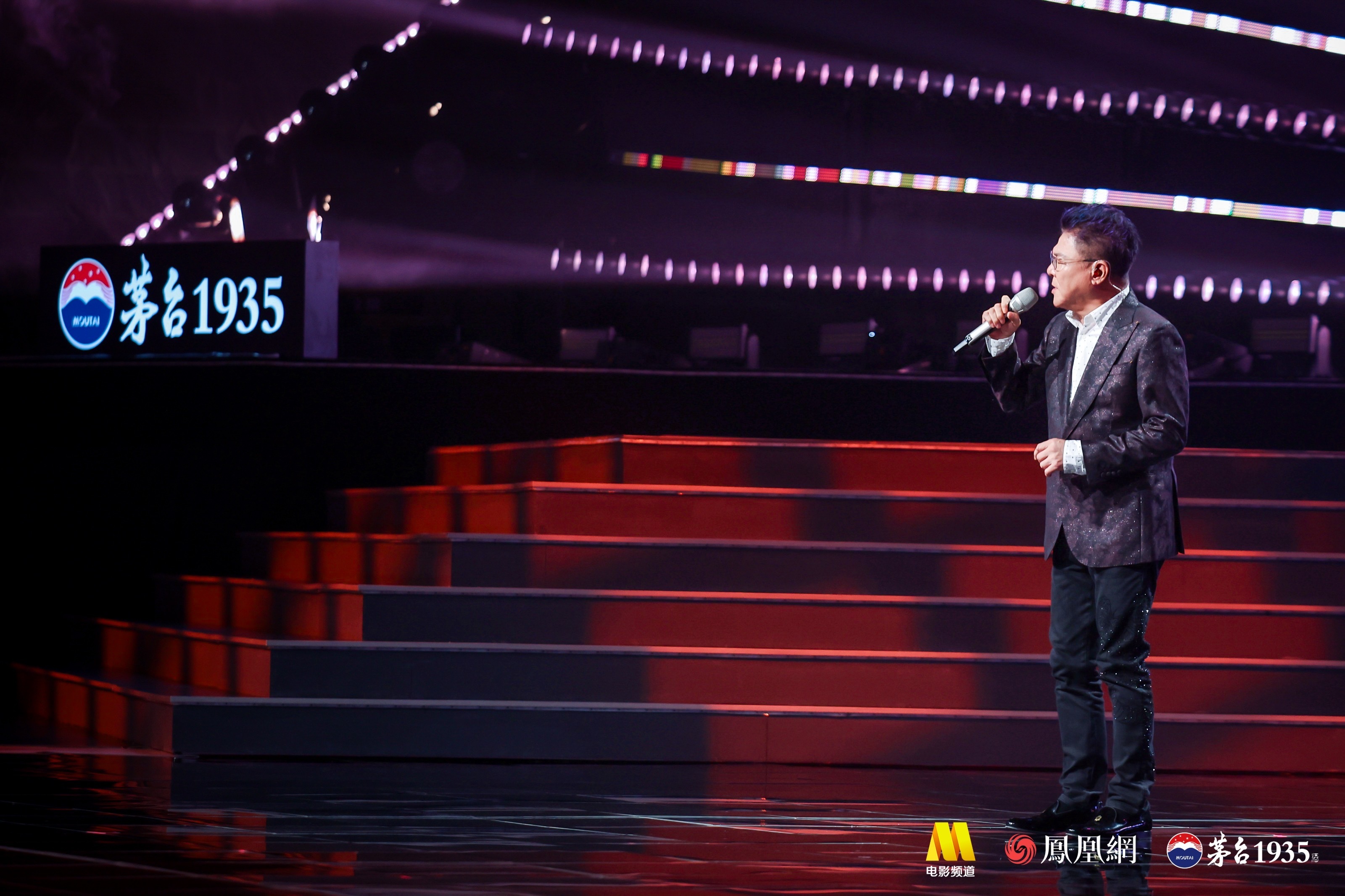 湾区升明月月圆喜相逢，2025大湾区电影音乐晚会姜育恒（中国台湾）献唱《再回首》