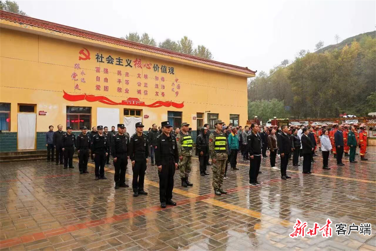 升旗仪式现场　新甘肃&middot;甘肃日报通讯员　柴宏文　摄