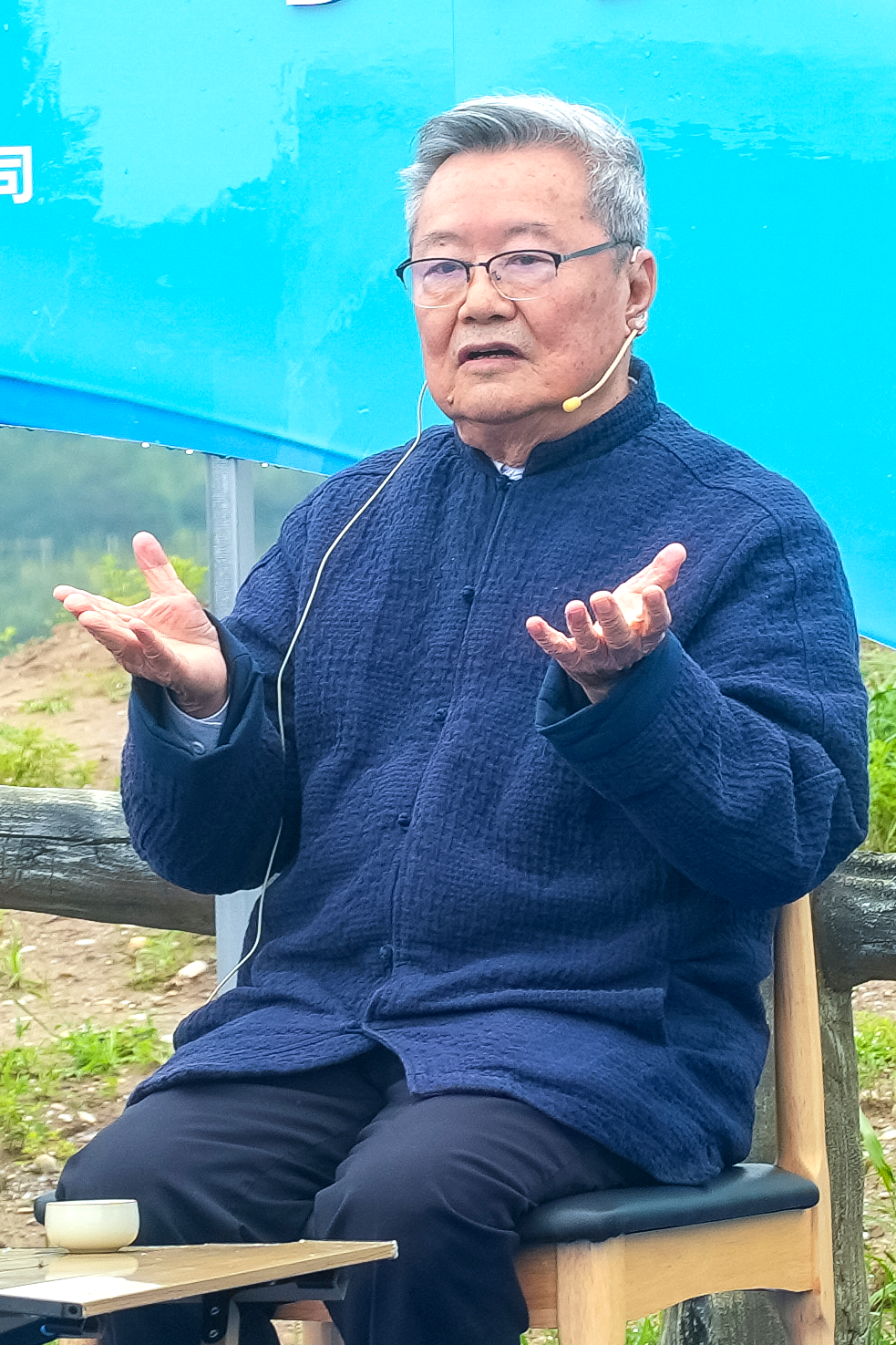 肖云儒:著名文化學者、西安交通大學教授。陜西省文聯原副主席,國家有突出貢獻專家,享受國務院政府特殊津貼,德藝雙馨藝術家,被授予“一帶一路”文化大使稱號。
