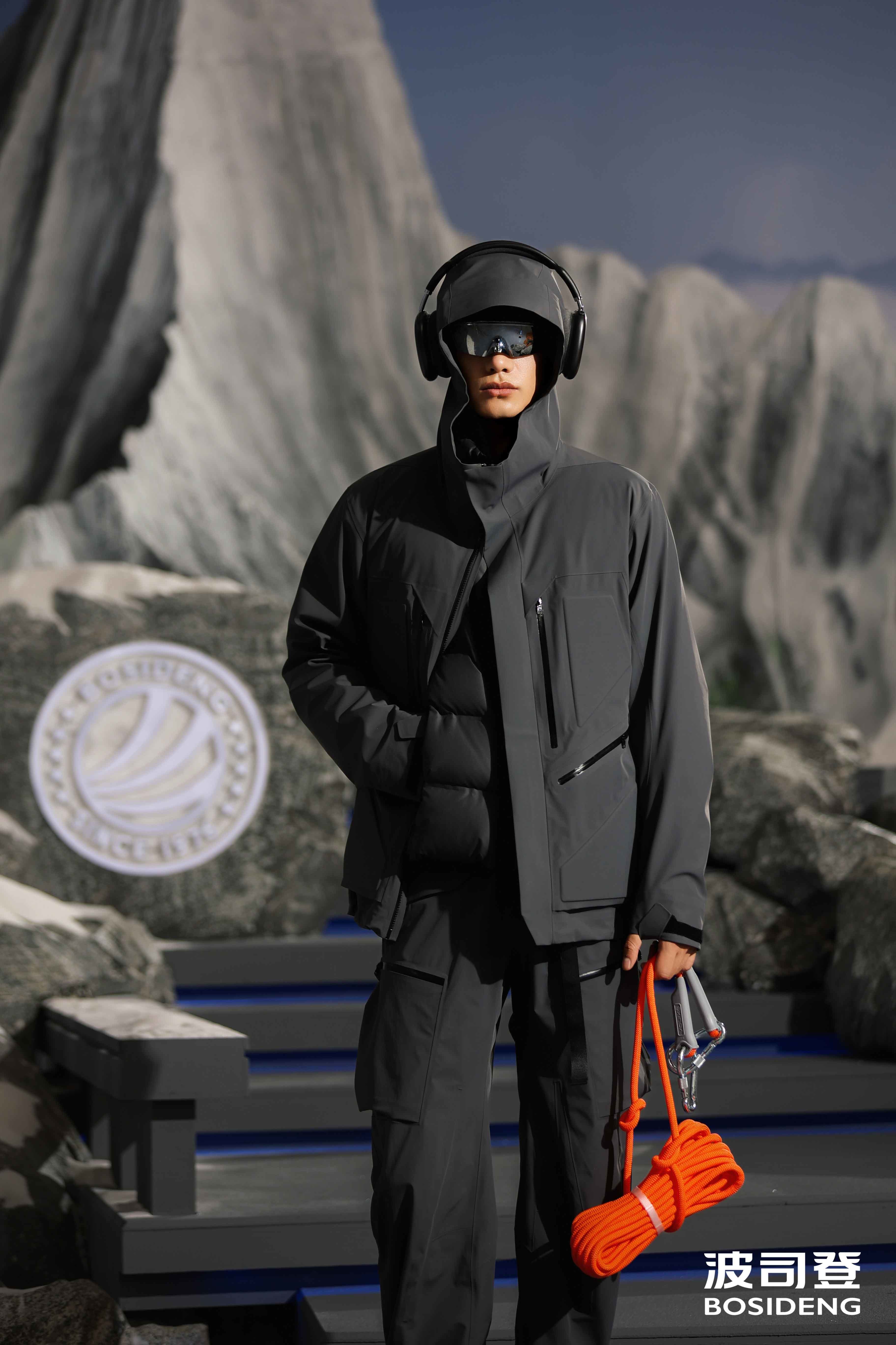 波司登2025「叠变新品」升级发布,气温多变,穿波司登叠变