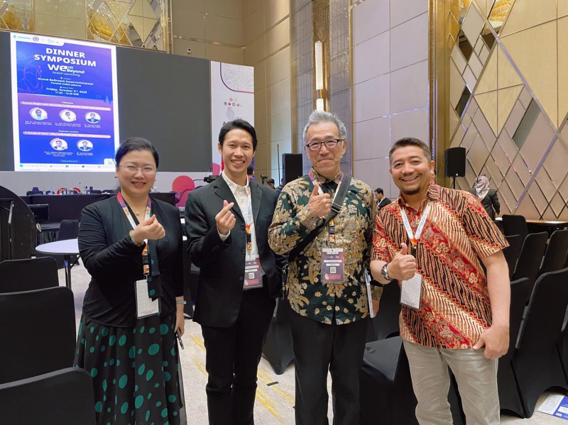 从左至右：鄢华教授，Wishnu Aditya教授，藤田勉教授，Muhammad Syukri教授