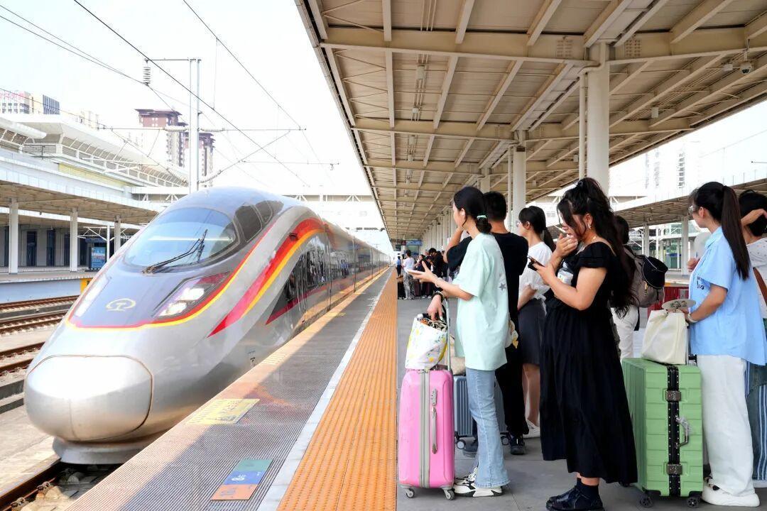 日均加开列车146列！西安铁路局2025年国庆中秋假期运输启动