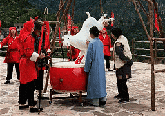 碧波情缘：郭亮·天池 时间：8:40/11:30/14:10/15:10。