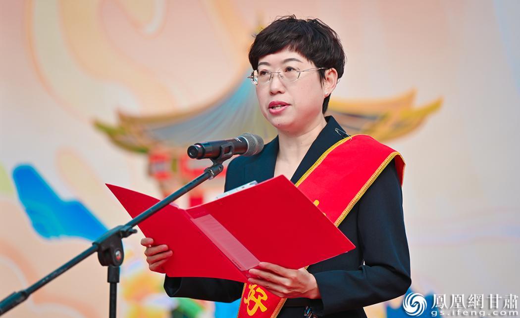 中国好人代表季春晖宣读《“文明中国&middot;人人有礼”兰州在行动倡议书》