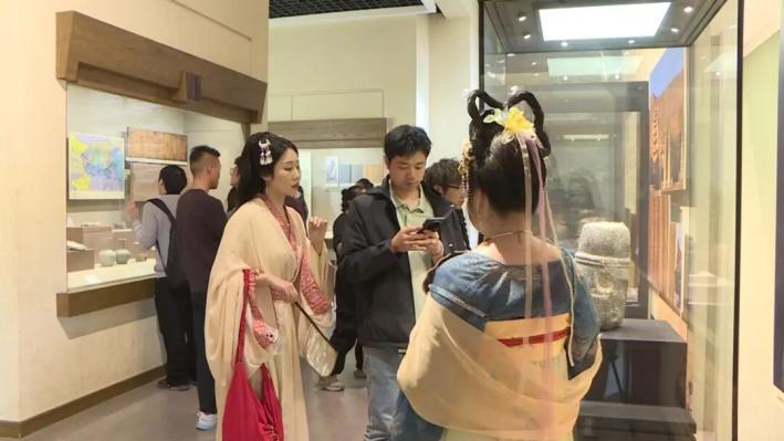 游客甘肃第一站首选博物馆：就想看看“显眼包”正脸