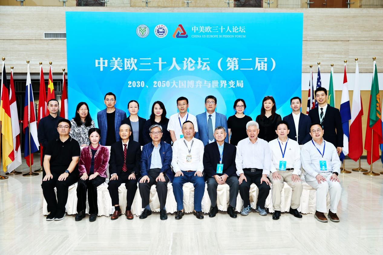 图11 闭幕式嘉宾合影