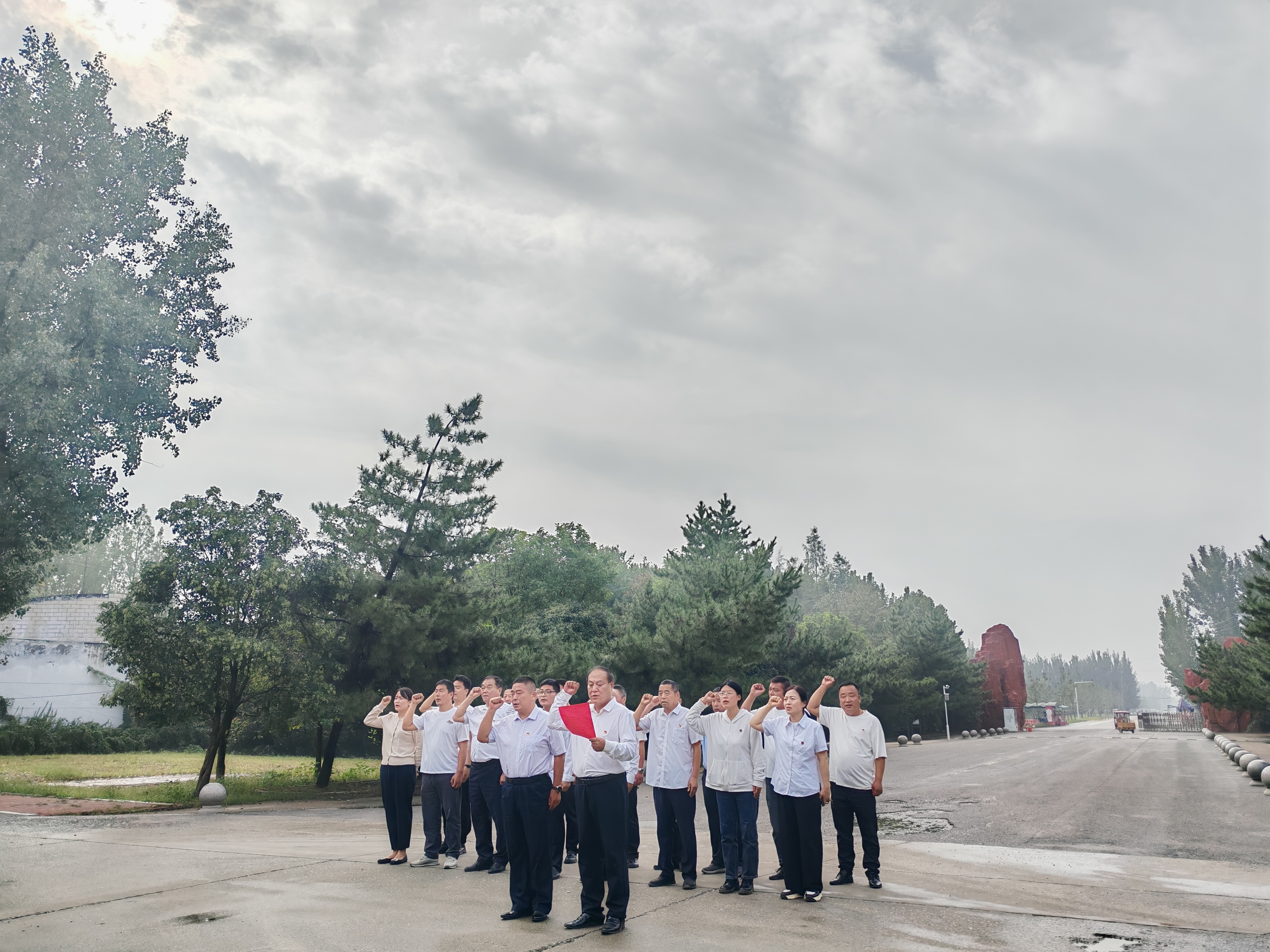 黨徽照耀奮進路 誓言鏗鏘林海情