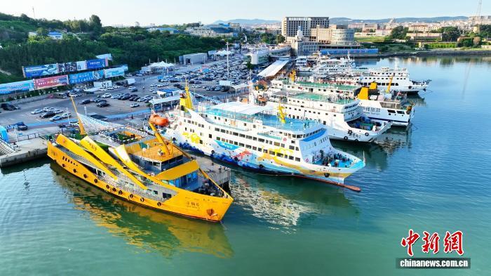 今年7月底,“好客山东·半岛1号”扬帆仙境海岸。胡嘉利 摄