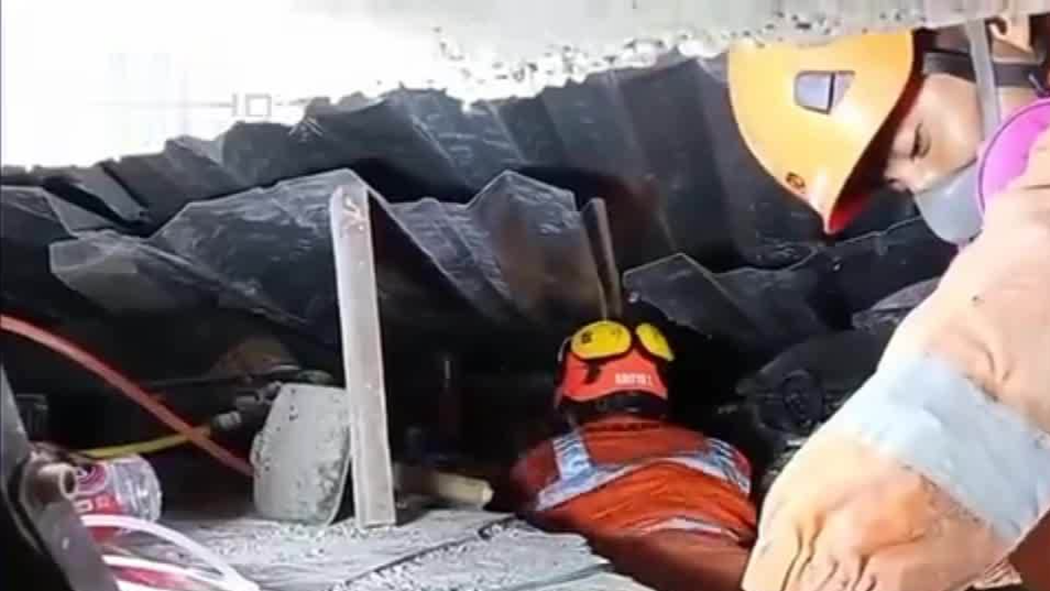 印尼学校倒塌事故救援持续，已确认5人死亡