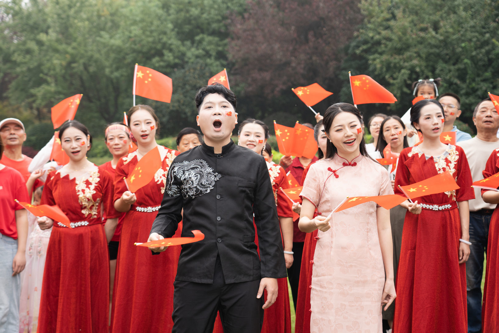 升旗游园歌盛世！这个国庆 东湖听涛这样为祖国庆生……