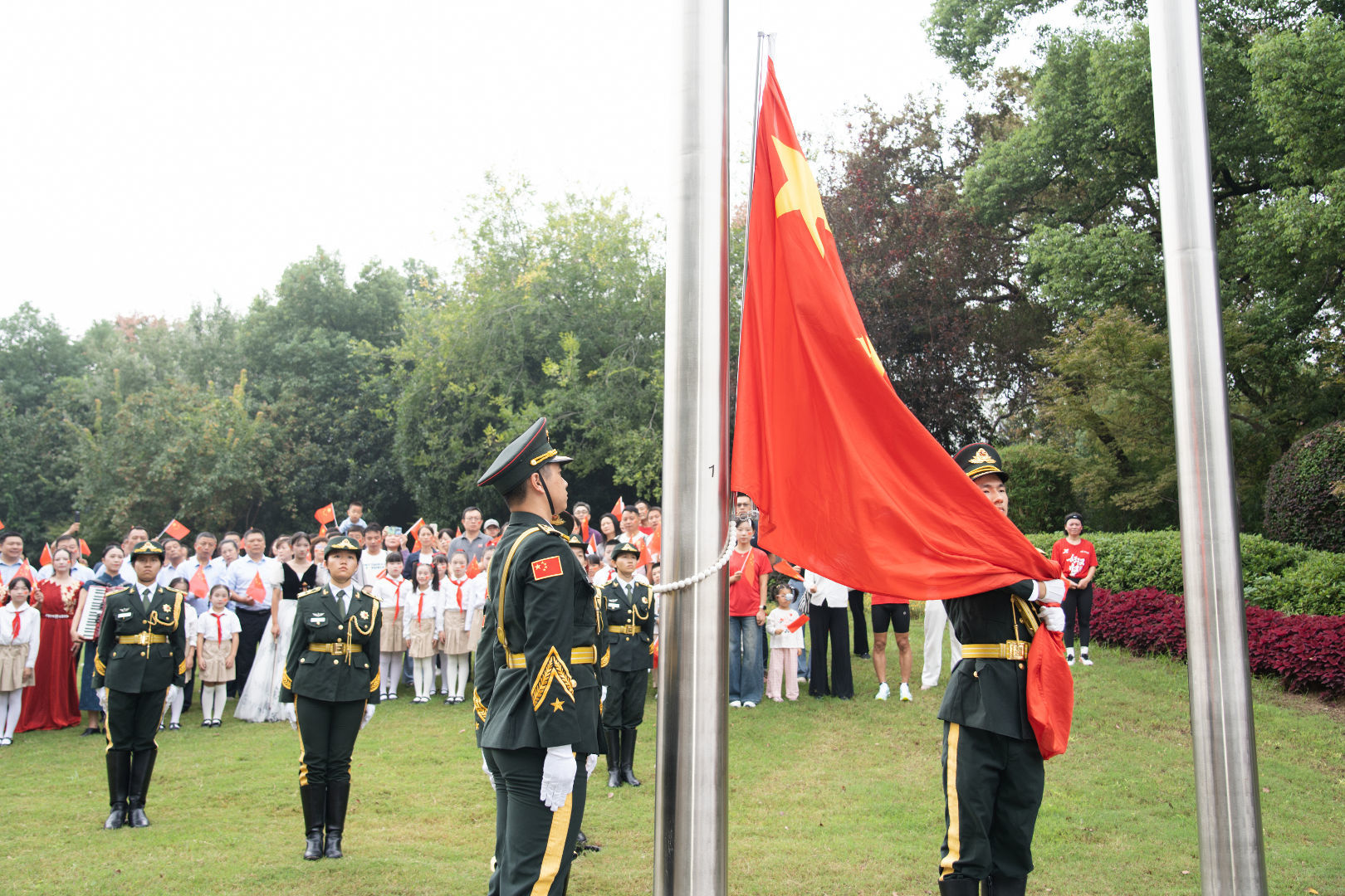 升旗游园歌盛世！这个国庆 东湖听涛这样为祖国庆生……
