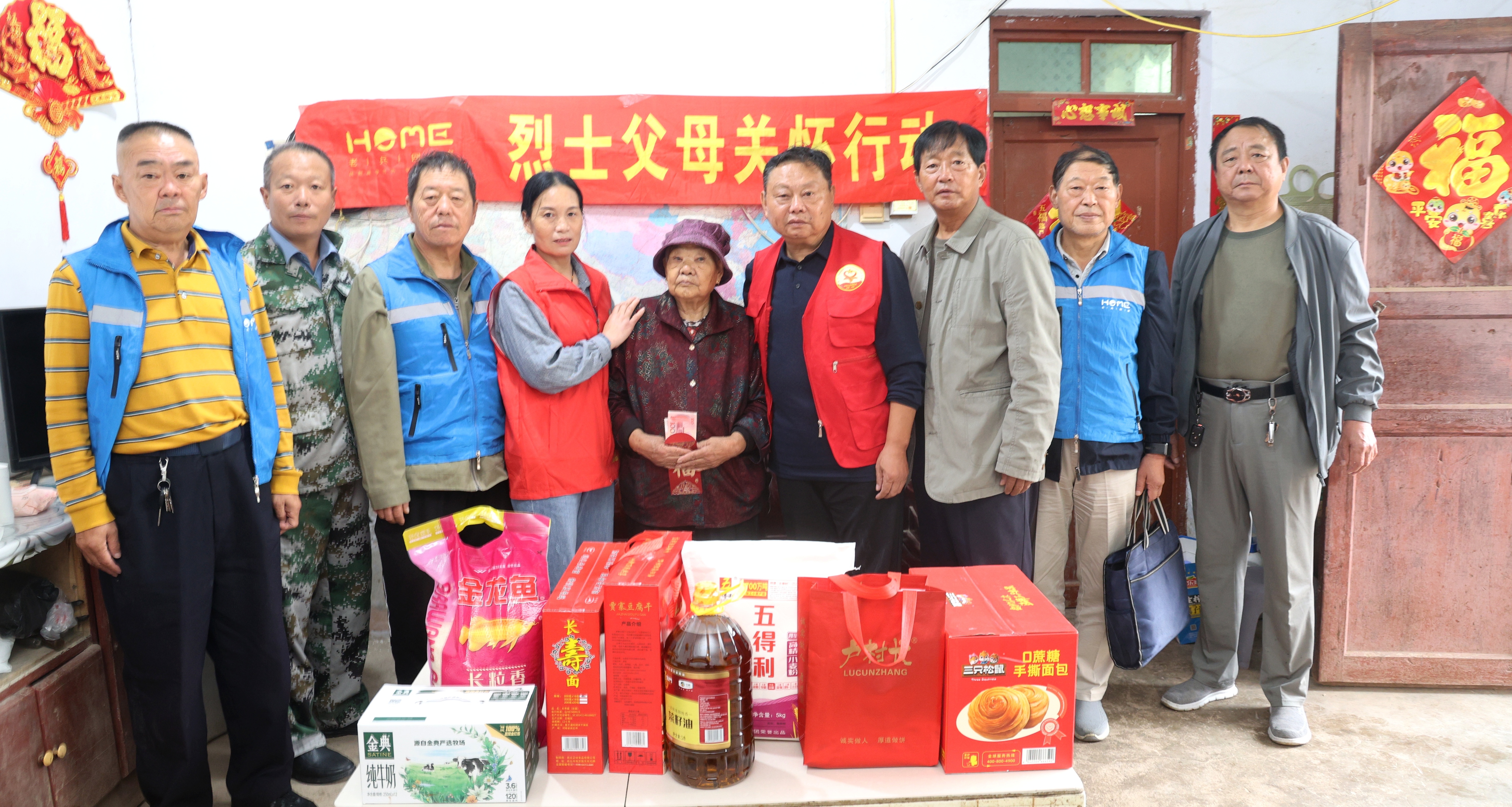 柘城县退役军人14载风雨赴中秋 “儿女”踏雨暖英烈