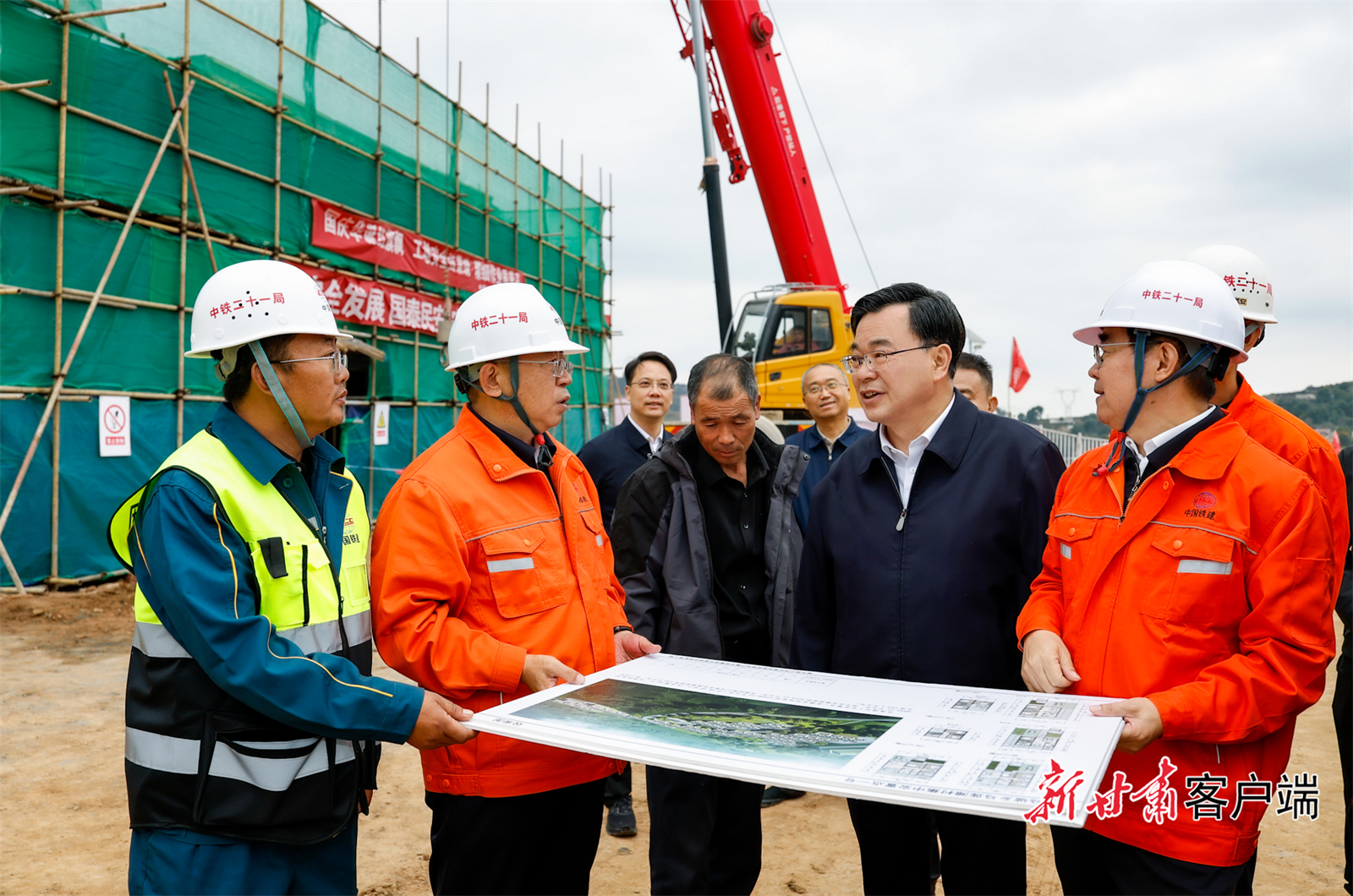 9月30日下午，省委书记、省人大常委会主任胡昌升在兰州市榆中县调研灾后恢复重建工作，看望慰问奋战在灾后恢复重建一线的建设者和基层党员干部。新甘肃&middot;甘肃日报记者　孟捷