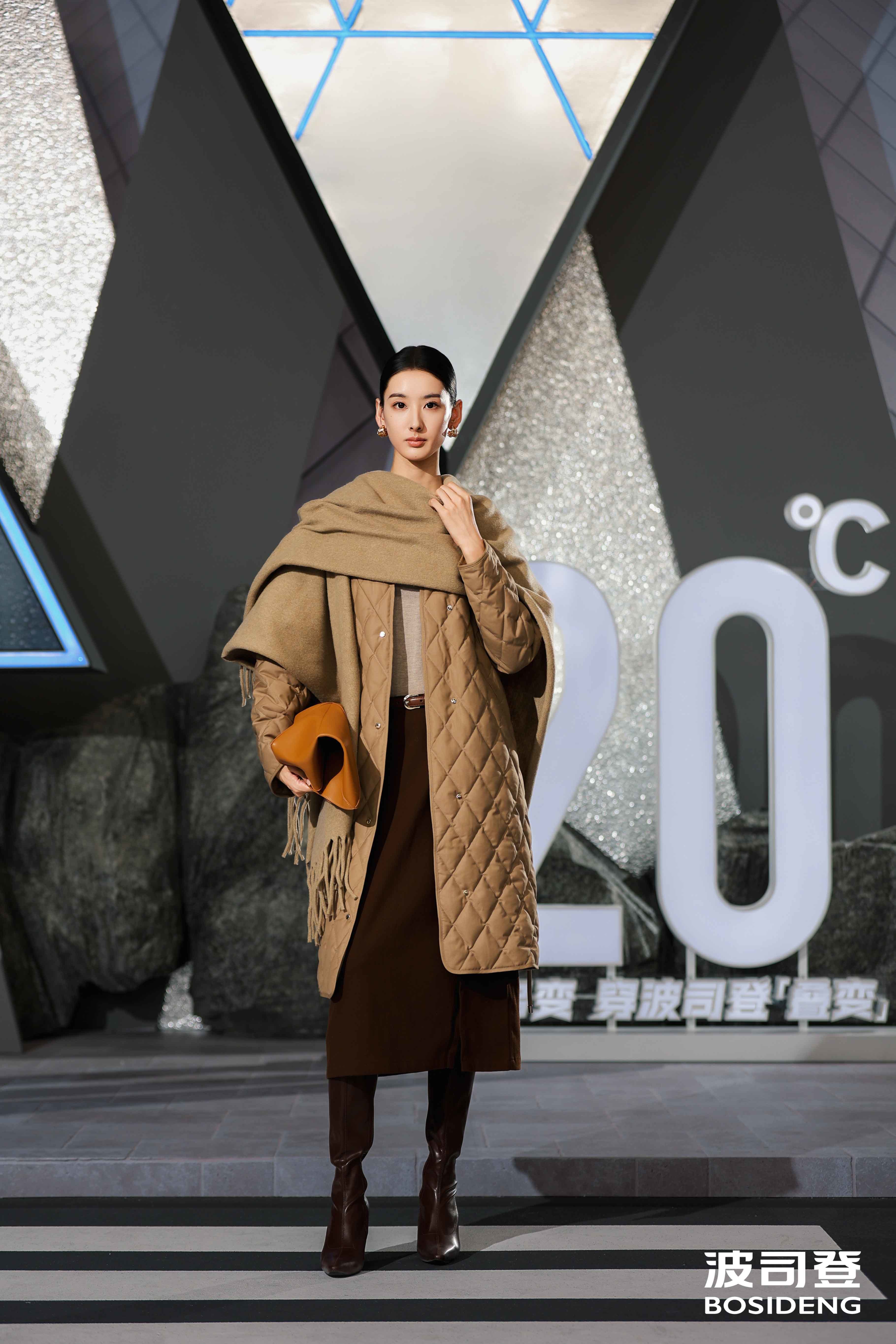 波司登2025「叠变新品」升级发布,气温多变,穿波司登叠变