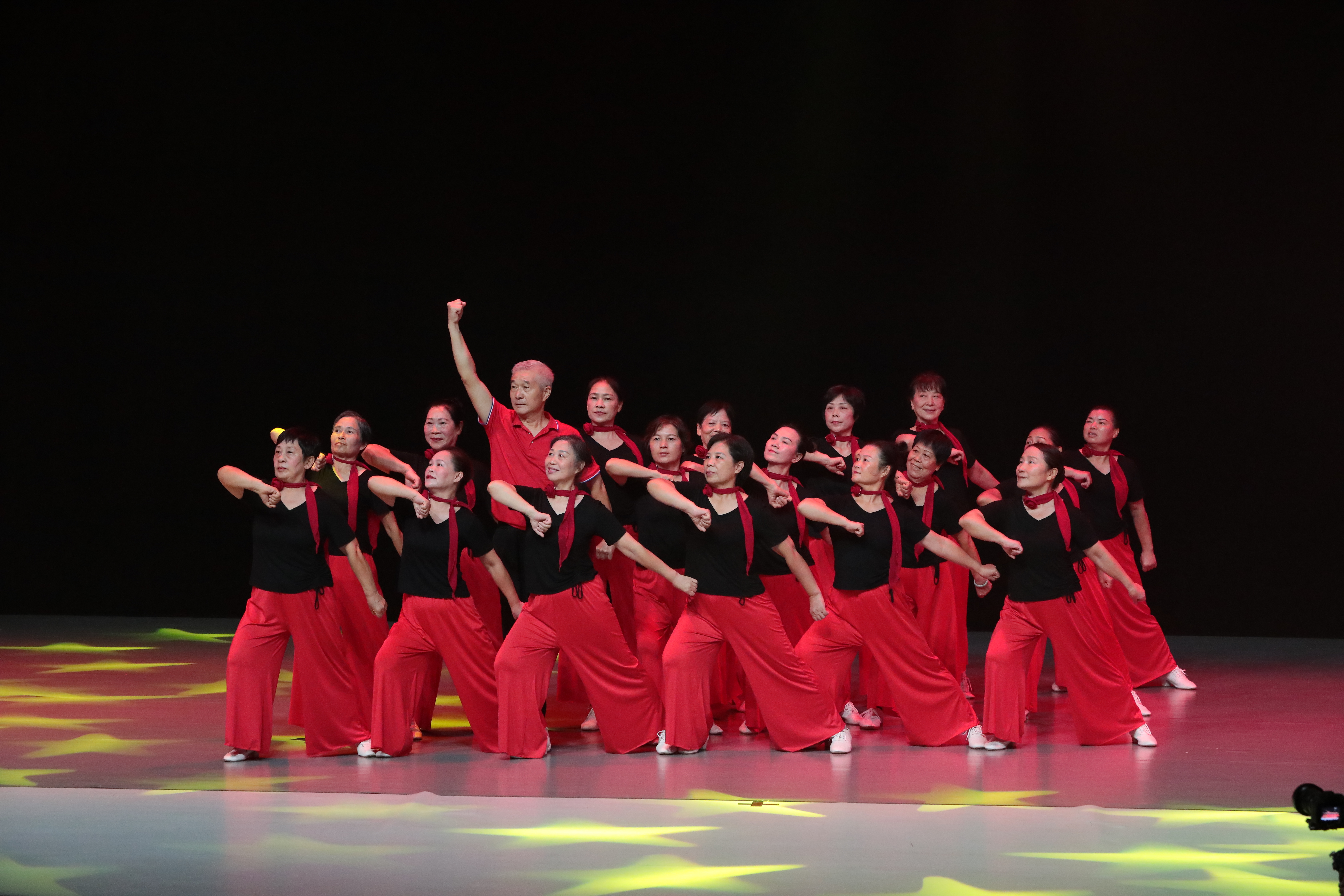 2025年光明区广场舞汇演圆满落幕  15支社区舞队以舞献礼国庆