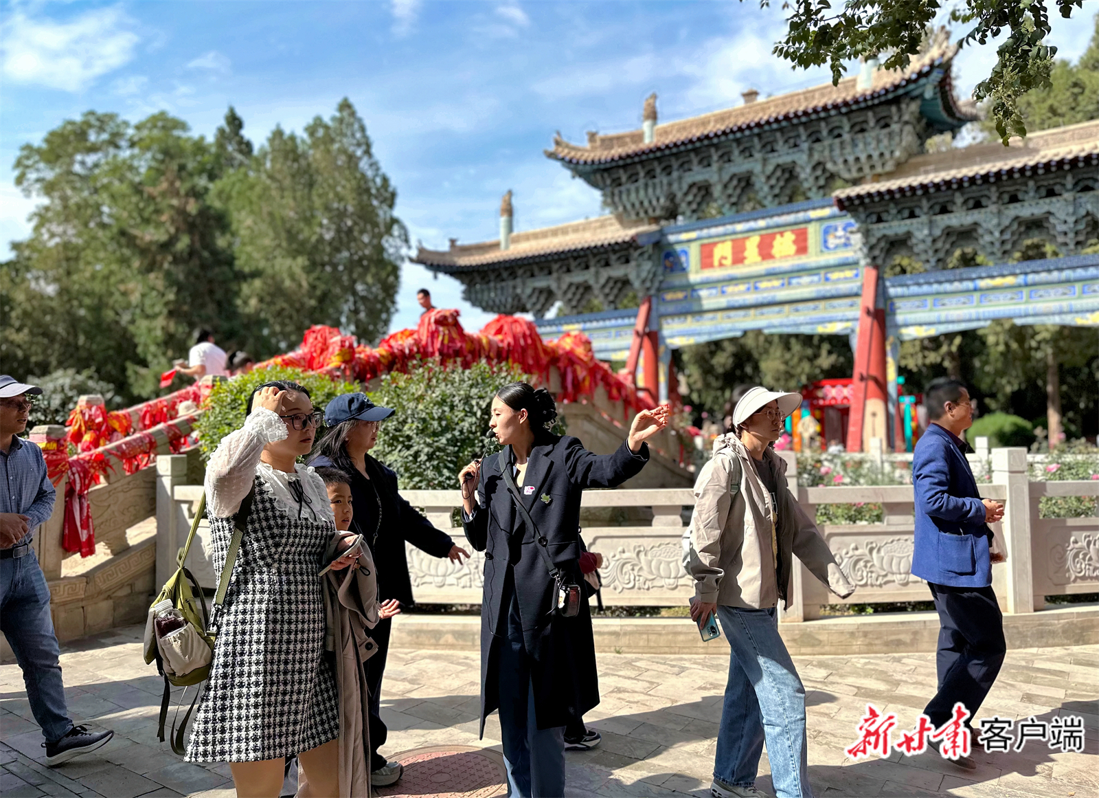 游客在武威文庙参观