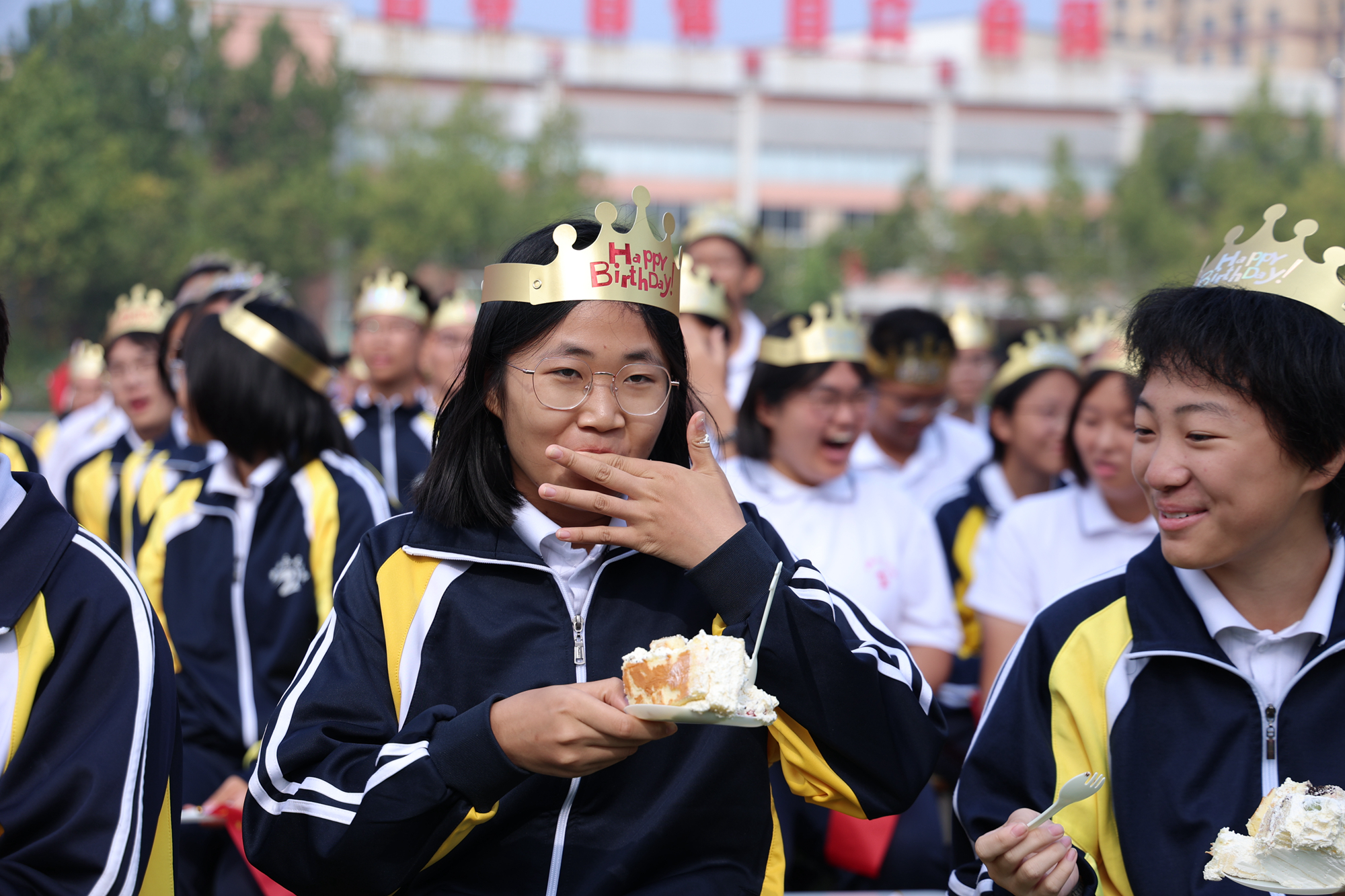 青春聚力,共庆华诞——衡水二中举行“迎国庆,共庆生”主题活动