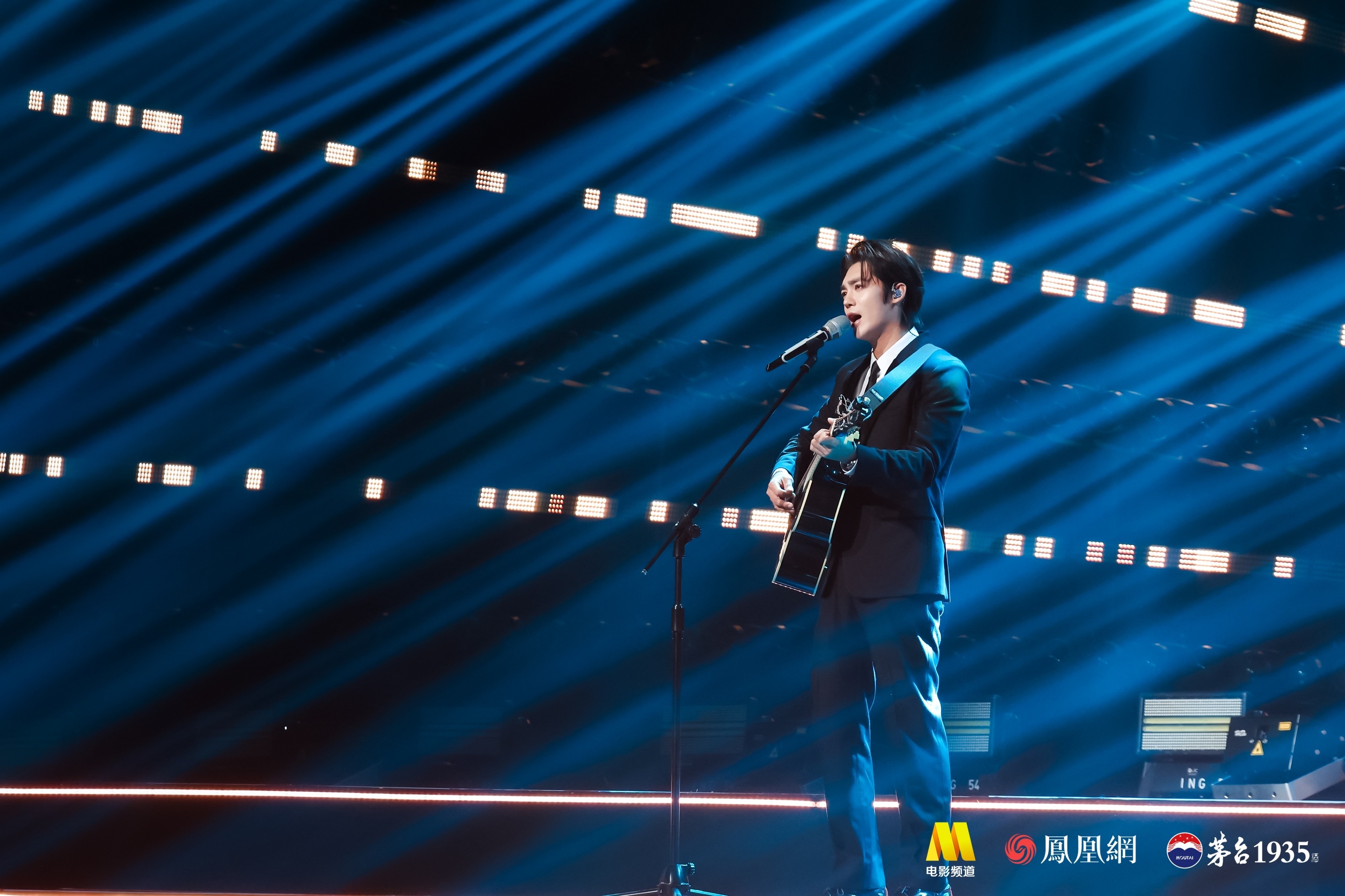 湾区升明月月圆喜相逢，2025大湾区电影音乐晚会于适献唱《亲爱的小孩》