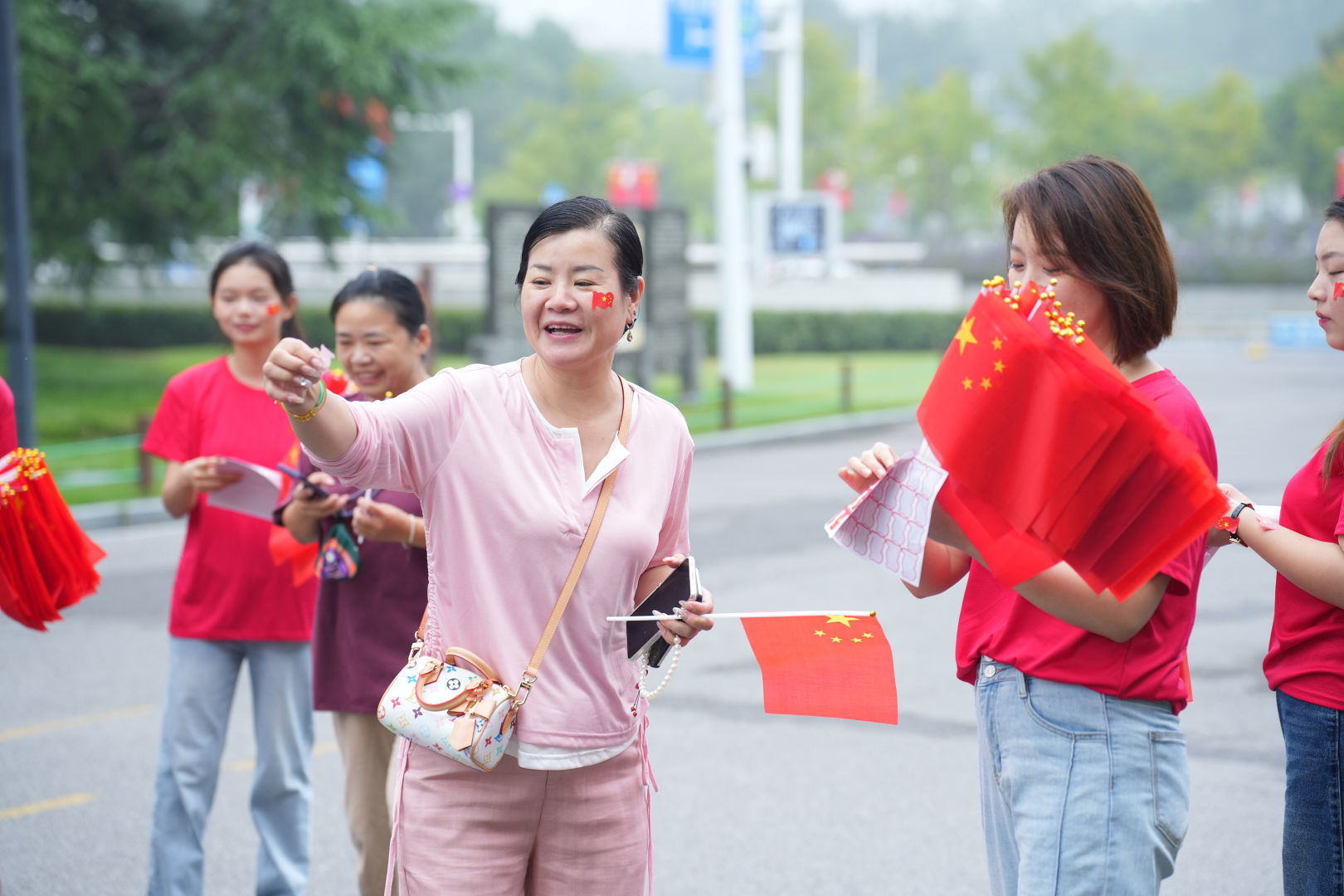 升旗游园歌盛世！这个国庆 东湖听涛这样为祖国庆生……