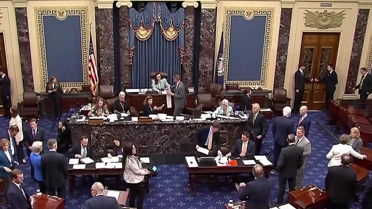 美国两党“极限拉扯”，特朗普“连胜”中断，拨款法案缘何参院受阻？