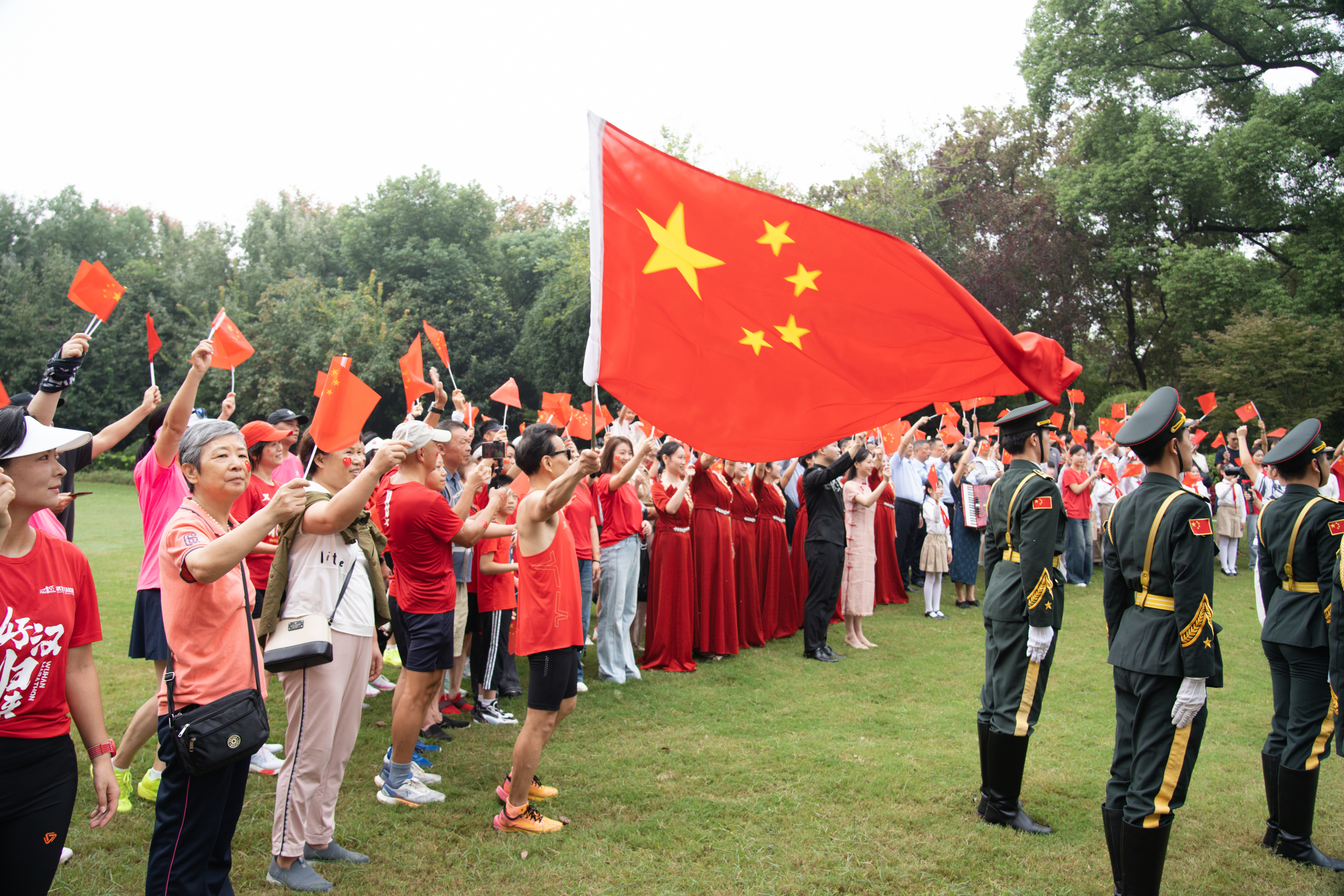 升旗游园歌盛世！这个国庆 东湖听涛这样为祖国庆生……
