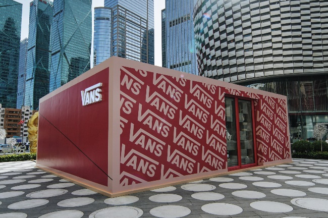 Vans史上首场夜滑秀亮相深圳 与SPACE MOLLY共释街头能量