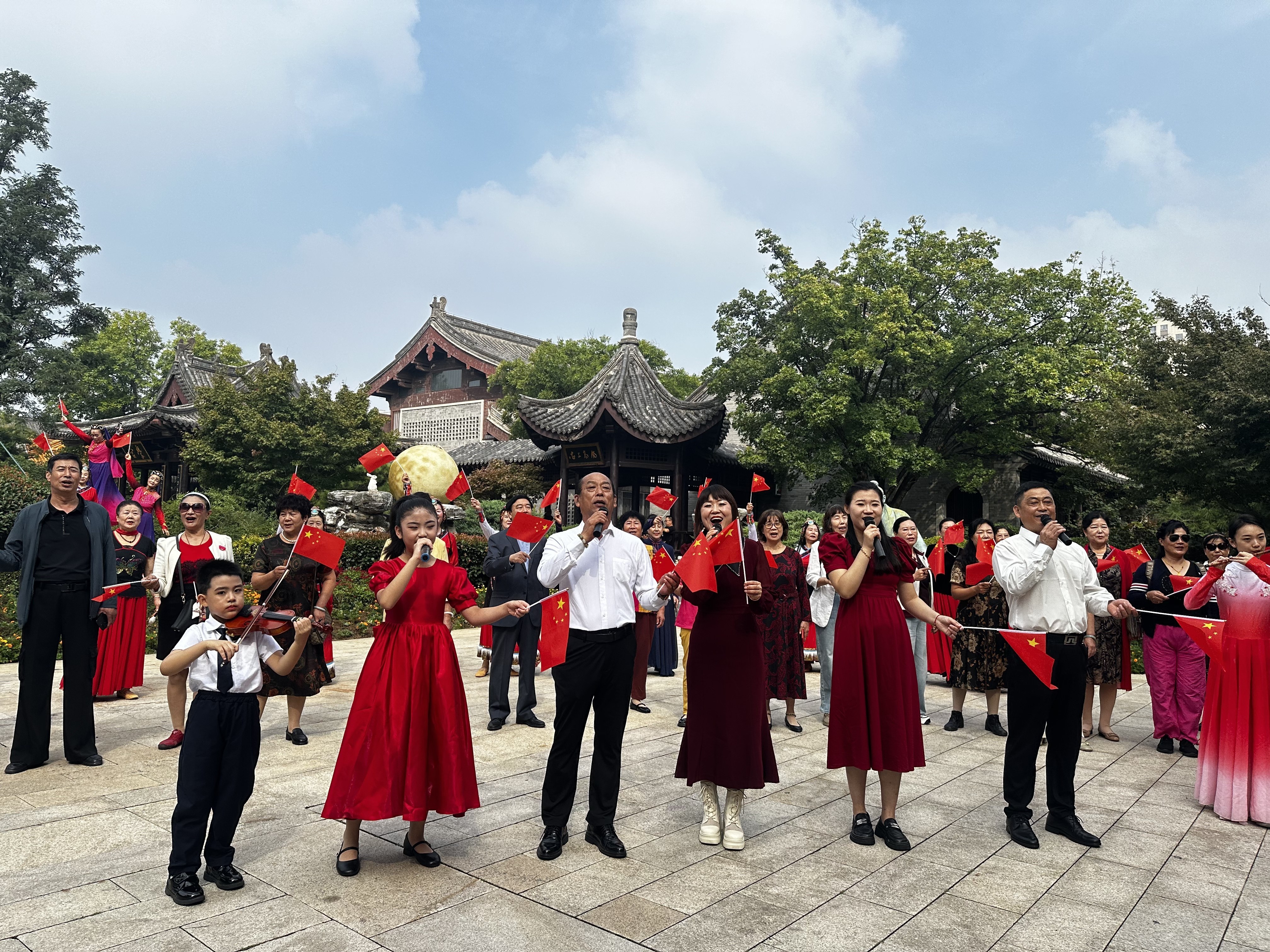 青岛即墨：古城中秋韵 新风暖民心