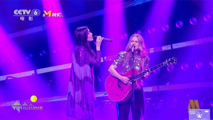 窈窕美眉组合在湾区升明月晚会演唱《The Day You Went Away》