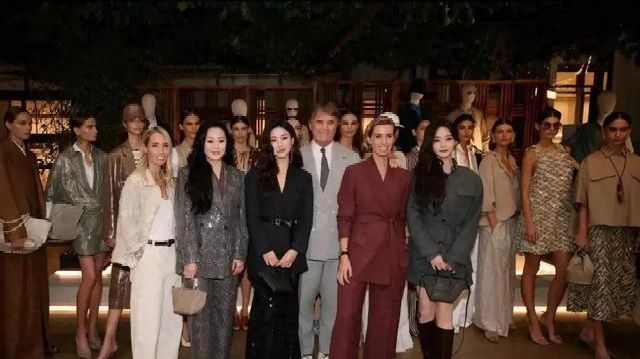 郭晶晶出席米兰时装周，气场大开，脸圆了一圈，有点驼背封面图