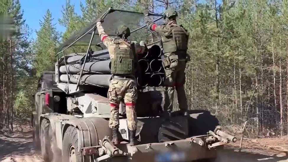 凤凰专访俄军第聂伯河集群火箭炮营及通信营