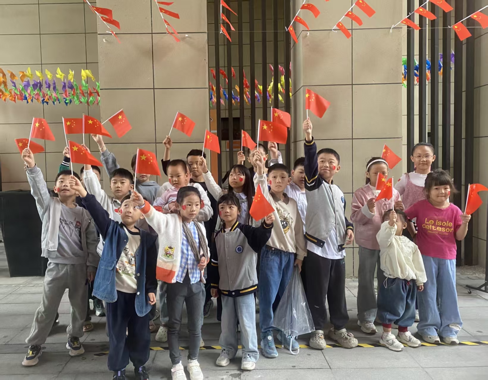 西湖街道绿地社区开展“邻里团圆庆中秋・同心共贺祖国好”主题活动