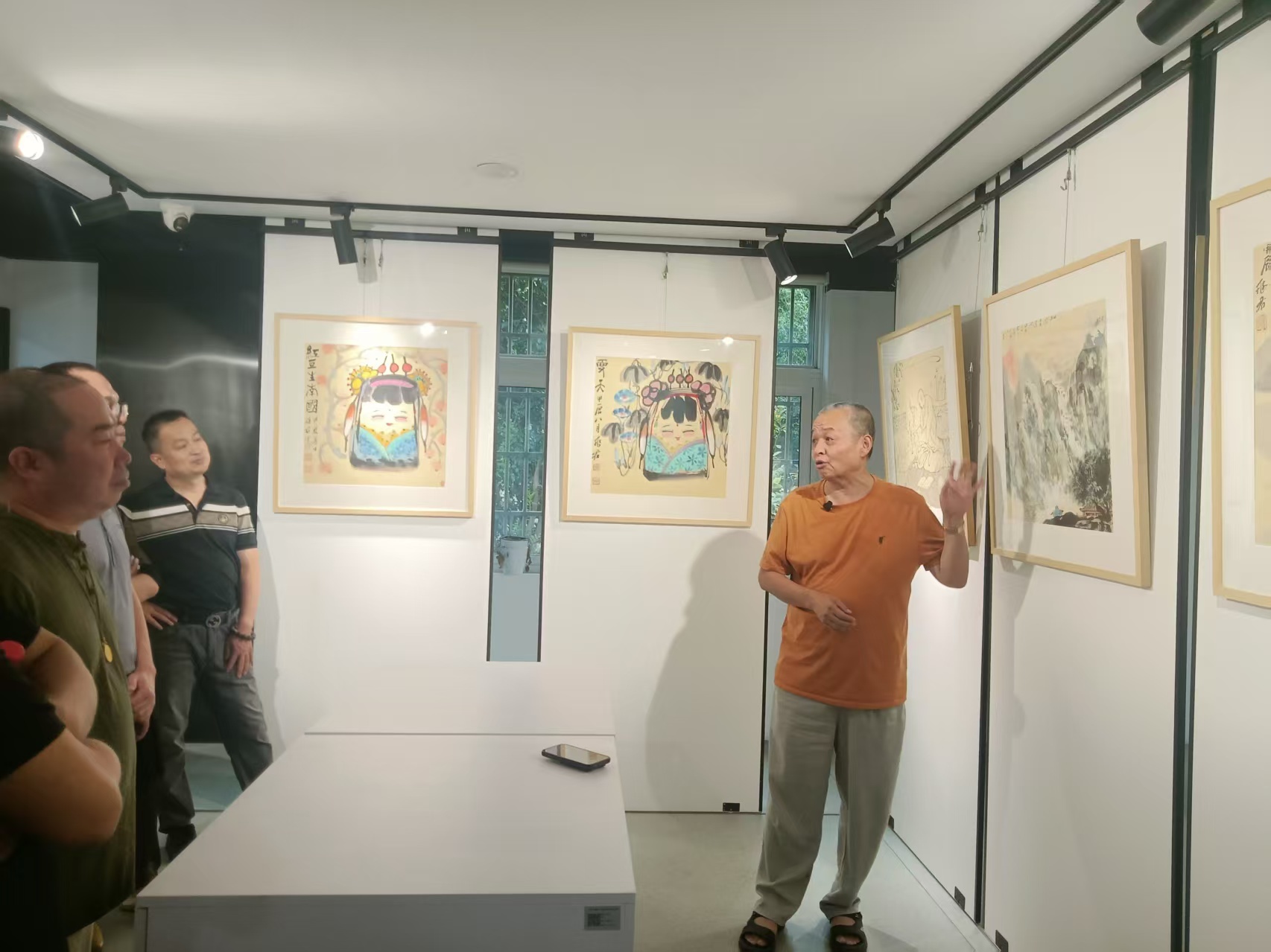 不負(fù)青山一一藝術(shù)家兆君書畫展在寧波展出
