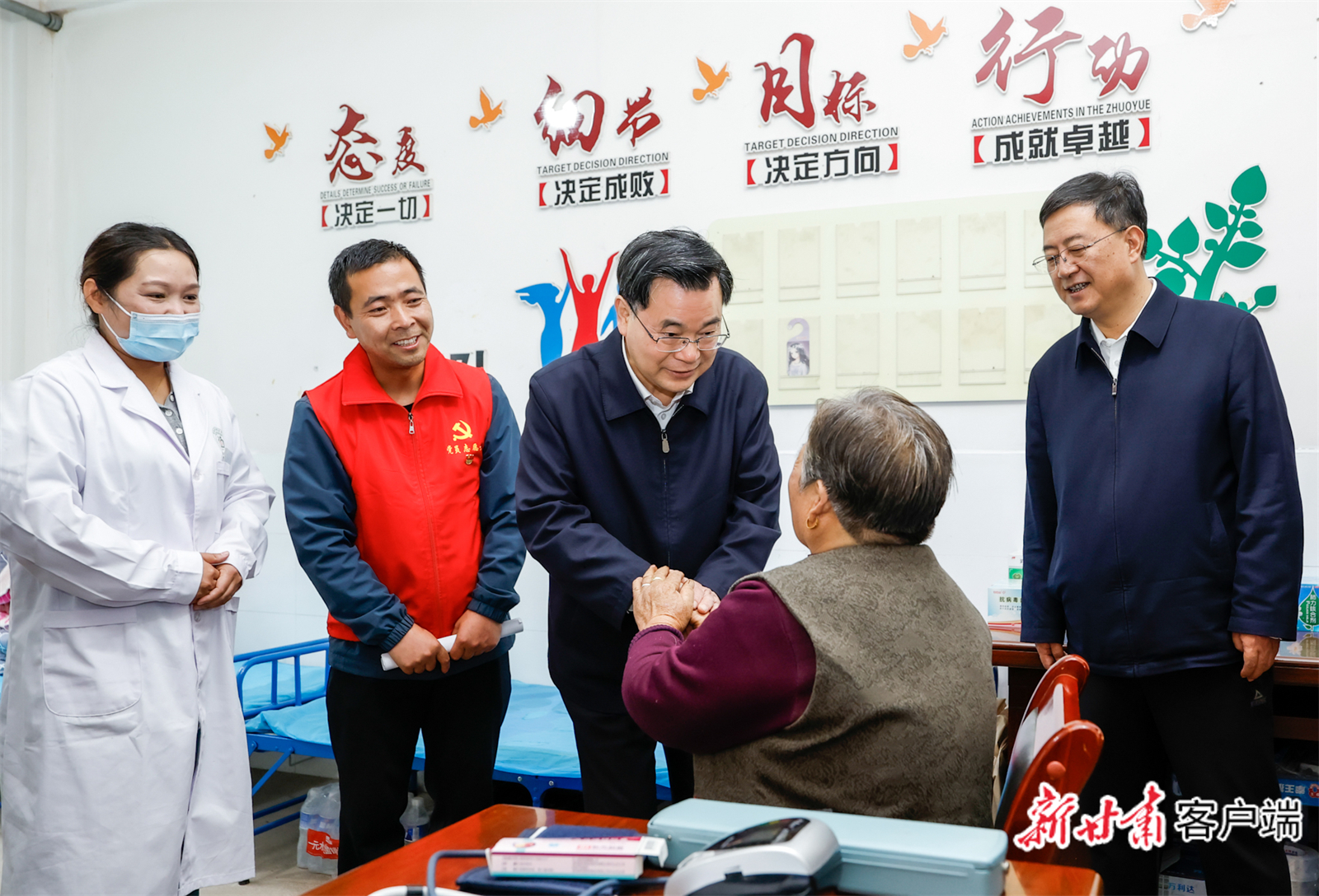 10月1日，省委书记、省人大常委会主任胡昌升深入定西市漳县、陇西县和天水市武山县，看望慰问陇西地震受灾群众，调研指导灾后恢复重建工作。新甘肃&middot;甘肃日报记者　孟捷