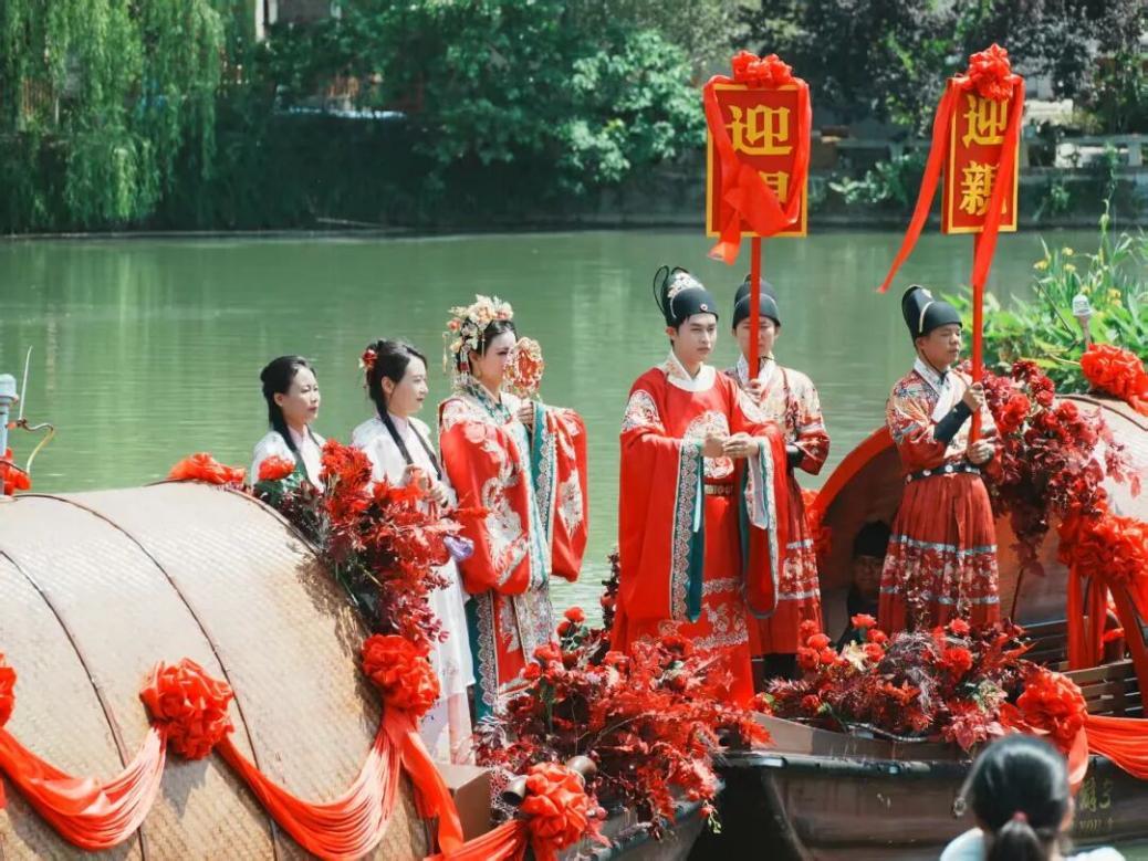 （钱家渡水上婚礼）