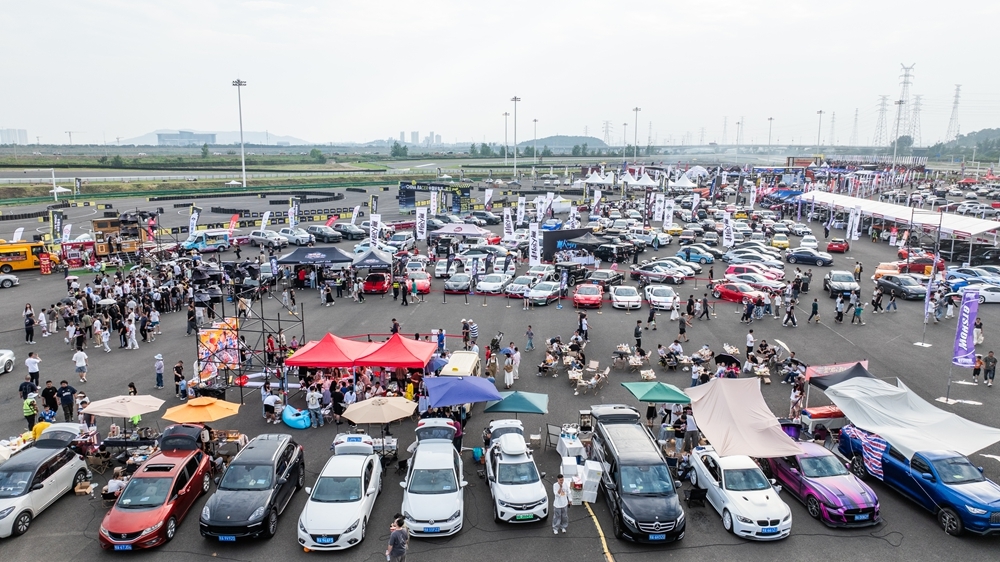 国家级汽车赛事时隔六年回归武汉 上万名市民家门口体验速度与激情